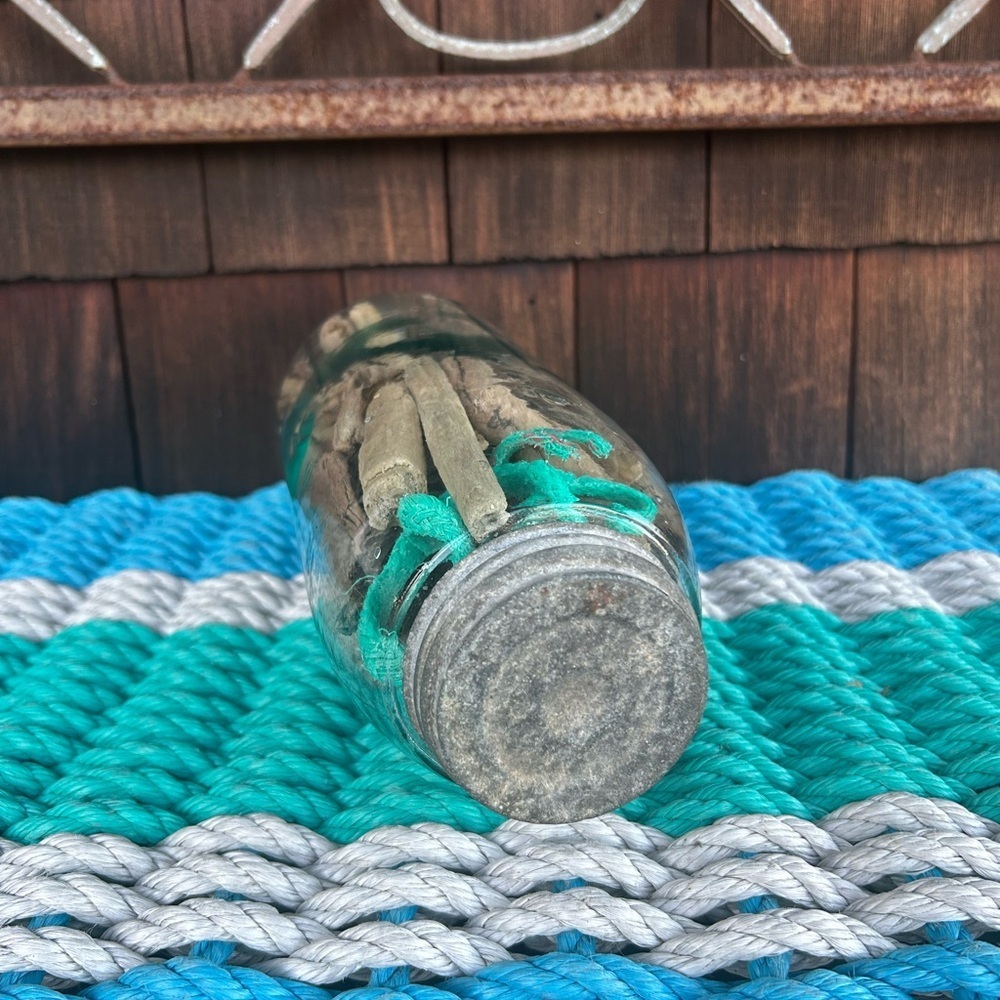Vintage glass jar with zinc top filled with driftwood and sea rope from Montauk - Picture 8 of 10